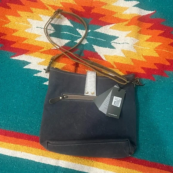 Myra Bag - Picture 2 of 3